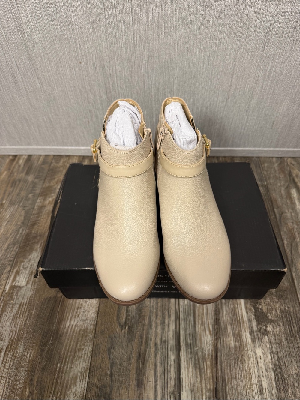 Vionic Cream Leather Ankle Bootie with Buckle Size 7 - Picture 16 of 16